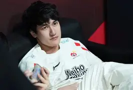 关于Karsa意外战胜曼联，比赛局势复杂引爆全场！的信息
